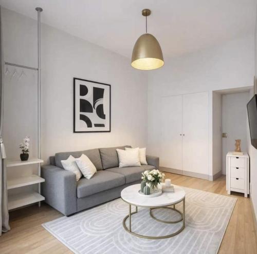 Family Appartment off Champs Elysees by Melvane