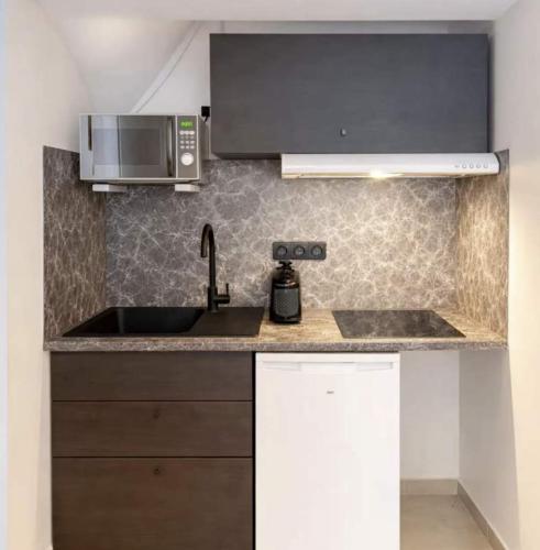 Family Appartment off Champs Elysees by Melvane