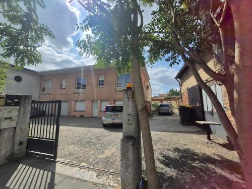 Large, spacious, fully equipped 4P - 2bedroom apartment - parking