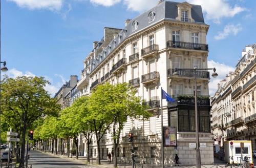 Eiffel Tower - Elegant 2 BR