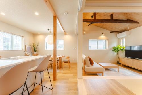 HALE HAKOZAKI ,博多5分,天神10分直通,2路線使える新築戸建て,最大8名,寝室3室,Wi-Fi,洗濯乾燥機完備