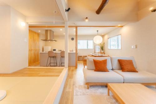 HALE HAKOZAKI ,博多5分,天神10分直通,2路線使える新築戸建て,最大8名,寝室3室,Wi-Fi,洗濯乾燥機完備