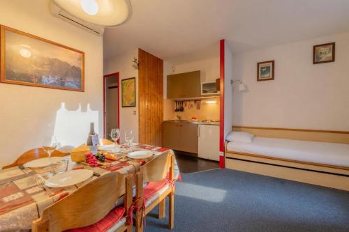 Cham Sud Chailloud102 Chamonix Centre Balcony Views Sleeps 3 - Happy Rentals