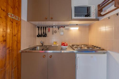 Cham Sud Chailloud102 Chamonix Centre Balcony Views Sleeps 3 - Happy Rentals
