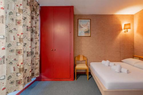 Cham Sud Chailloud102 Chamonix Centre Balcony Views Sleeps 3 - Happy Rentals
