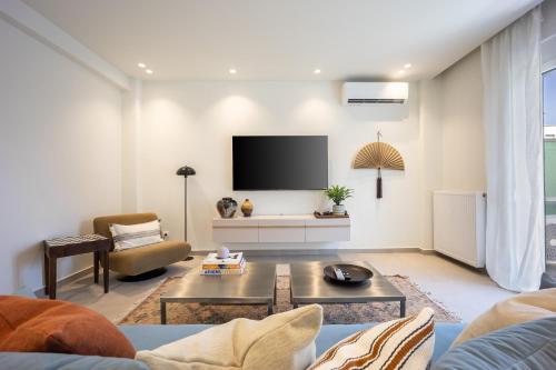 Elegant & Spacious 3BR Apt with Balcony in Pagrati