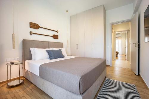 Elegant & Spacious 3BR Apt with Balcony in Pagrati