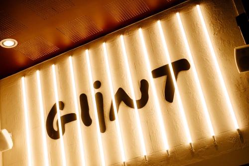 Glint Paris