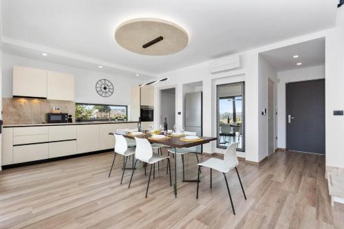 Villa Helios in Pomer,Medulin - by Istrabook