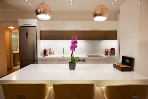 Lotus Corfu Deluxe Apartment, Premium Stay Near Old Town & Sea