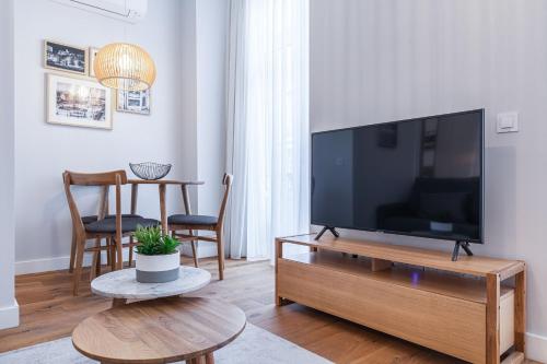 Upscale & Trendy Flat in the Center by LovelyStay