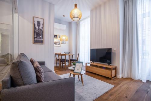 Upscale & Trendy Flat in the Center by LovelyStay