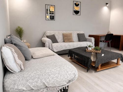 Manos house 15 minutes from the airport