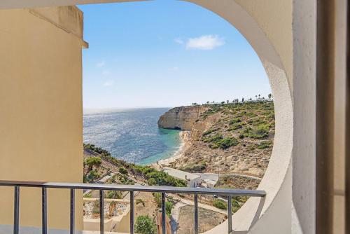 T1 na praia de Centeanes, Carvoeiro