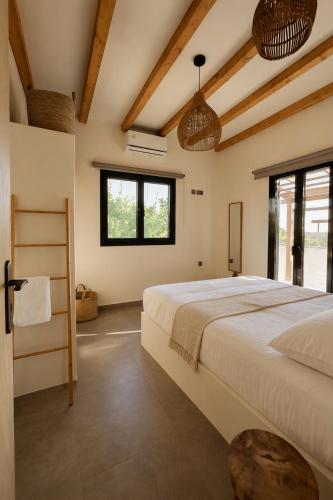 Oenops Kampos Retreat