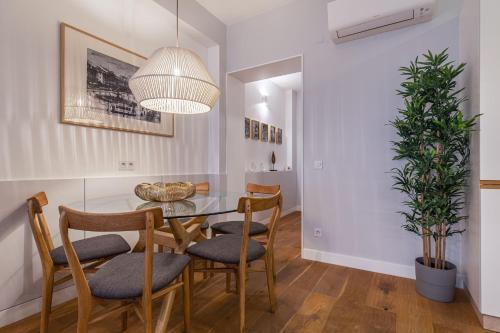 Upscale & Modern 2BDR Apartment by LovelyStay