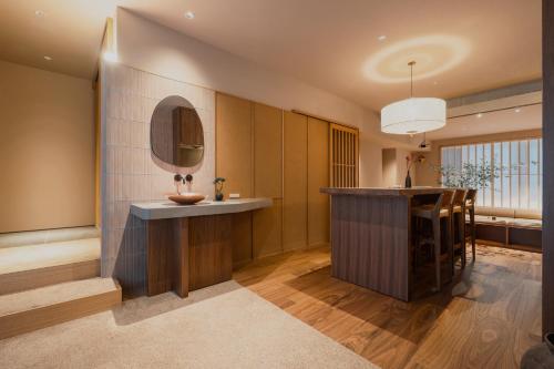 Voma Hotel Shinjuku, Newly Built in 2026, 1F, Hotel Quality, 4-Minute Walk From the Station