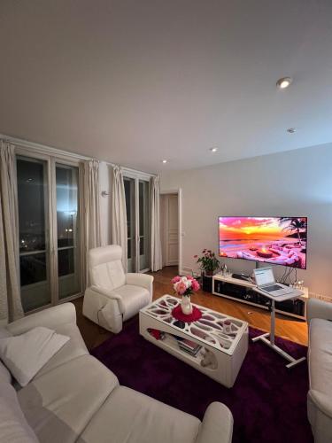 Eiffel Dream Abode