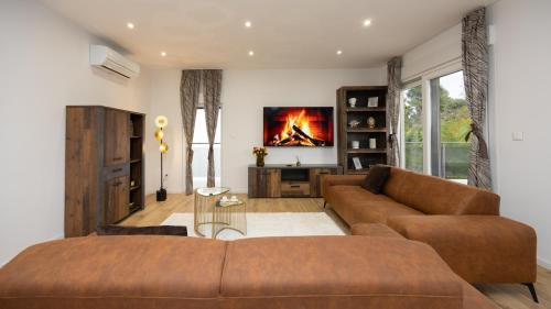 Apartment with pool Jeniffer by Villas Guide