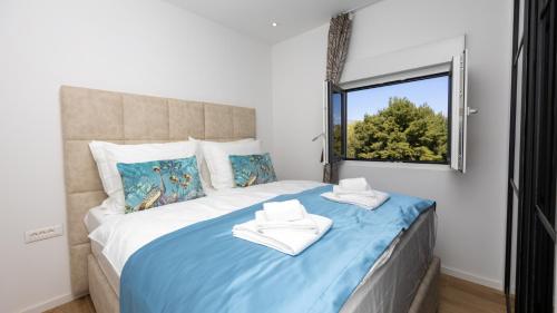 Apartment with pool Jeniffer by Villas Guide