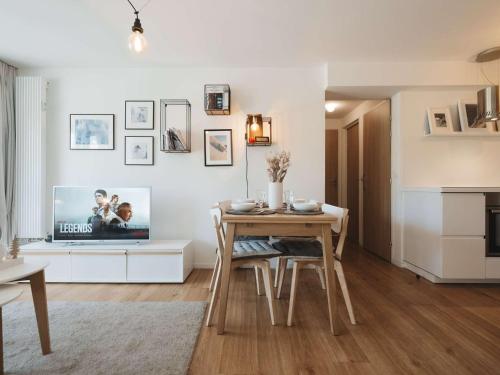 Appartement rénové 47m² - 6 pers, proche pistes et commodités, quartier animé, parking inclus