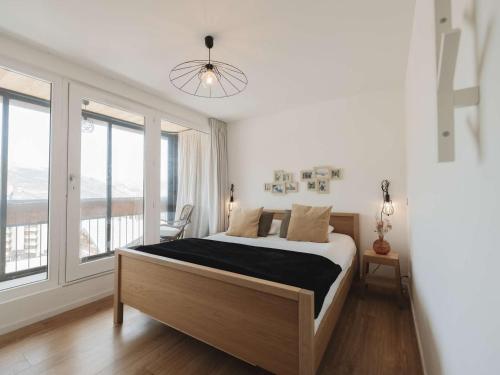 Appartement rénové 47m² - 6 pers, proche pistes et commodités, quartier animé, parking inclus