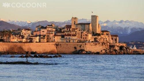 La Tour Antiboise - dans le vieil Antibes