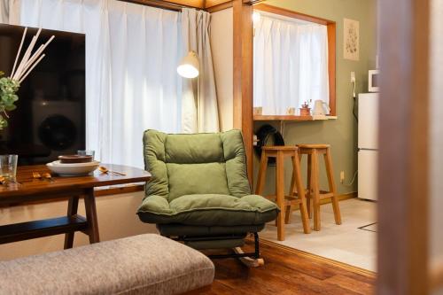 Modern duplex with wood and tatami mats,Maximum 6 people, families with children welcome, Disney, Asakusa, Tokyo, Quiet residential street