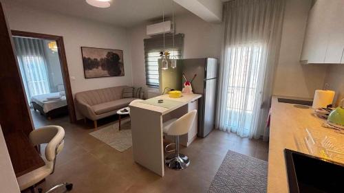 Konstantinos City Apartment