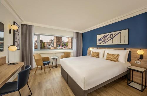 Executive King Room, with Bridge View