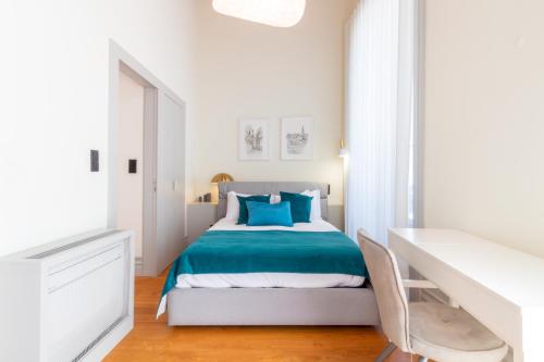 Porto 2BR Duplex with Balcony by LovelyStay