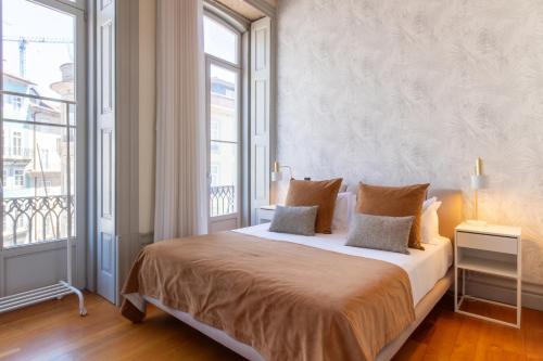 Porto 2BR Duplex with Balcony by LovelyStay