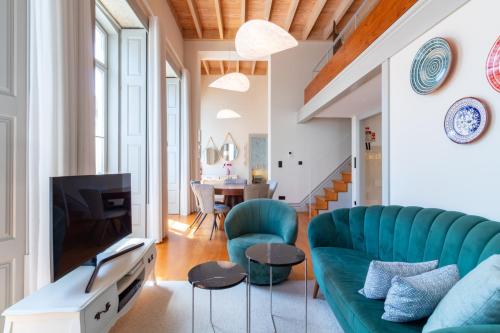 Porto 2BR Duplex with Balcony by LovelyStay