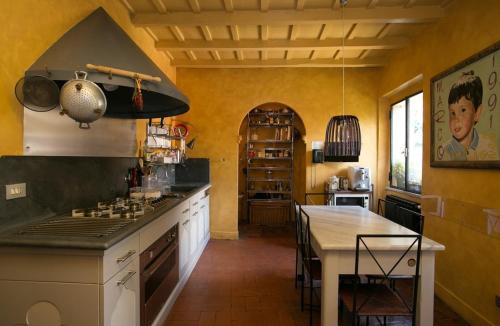 Zev's terrace in Trastevere - Saint Peter view