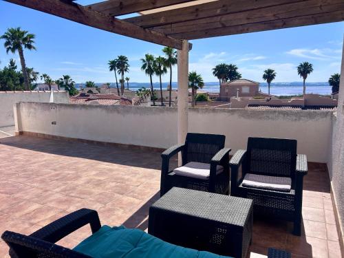 Villa with Pool, Chill-Out & BBQ