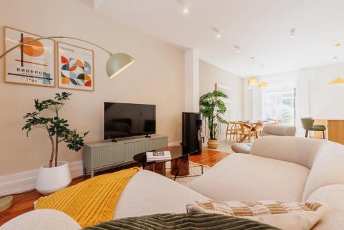 Golden Hour Luxury T4 for Families & Groups