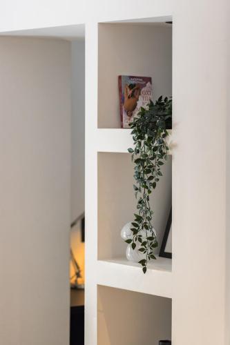BLACK FRAME-A cinematic urban stay in Thessaloniki