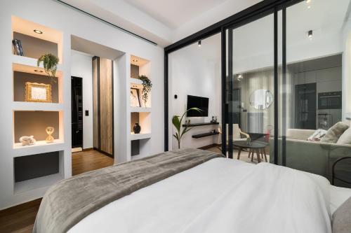 BLACK FRAME-A cinematic urban stay in Thessaloniki