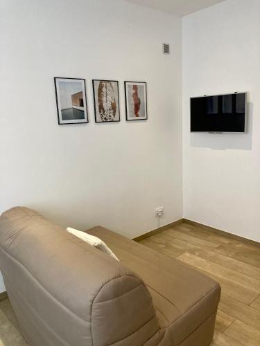 Studio Lot 2 RDC tout à pied gare plages restos