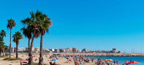 Sunny Apartament with Pool & Beach
