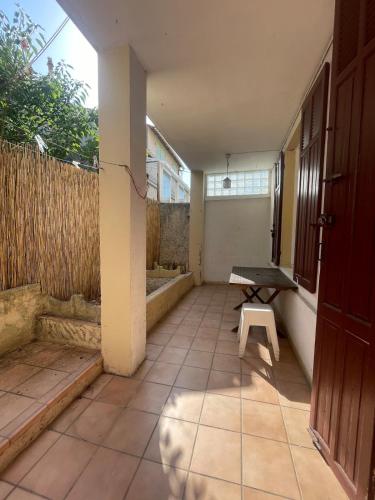 Appartement 2 chambres avec une grande terrasse dans un endroit calme et familial