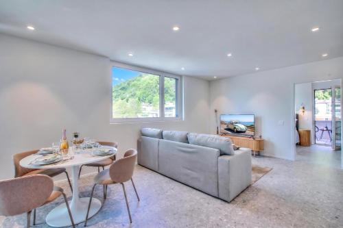 Urban Maggiolina Sunset with Terrace & Mountain Views - Happy Rentals