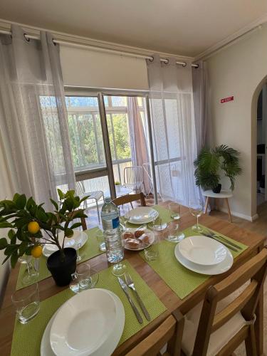 2BR Estoril Apartment - Near Estoril Beach & Cascais - Sleeps 4