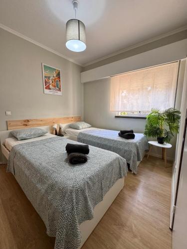 2BR Estoril Apartment - Near Estoril Beach & Cascais - Sleeps 4
