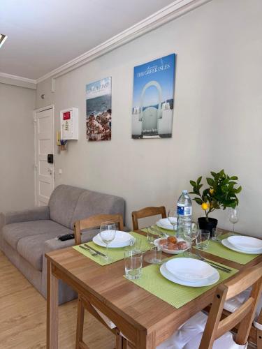 2BR Estoril Apartment - Near Estoril Beach & Cascais - Sleeps 4