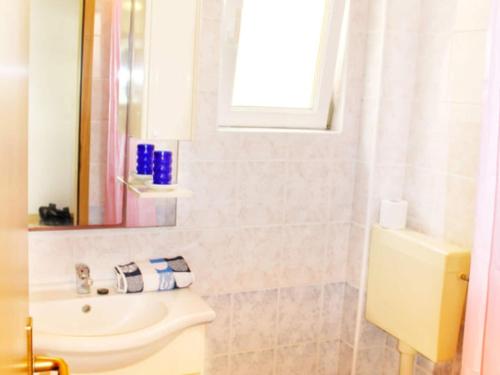 Villa Maslina-Olive two bedroom apartment with balcony and sea view Igraine