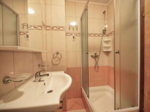 Apartment Stefani - one bedroom apartment with sea view and balcony A2