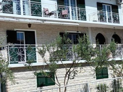 Studio Apartment With Balcony and View S1