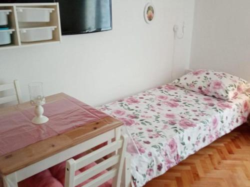 Studio Apartment With Balcony and View S1