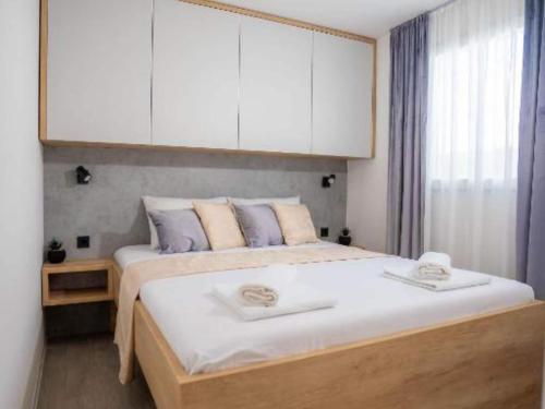 Lux Mobile Homes Vodice - Two bedroom home with private hot tub Maris